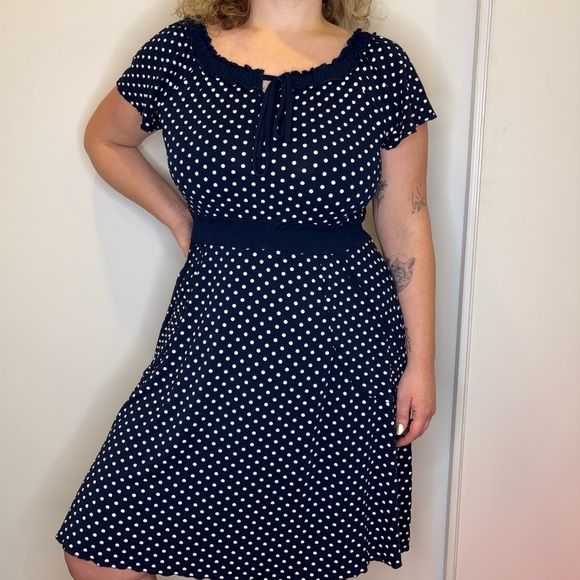 Polka Dot Blue and White Fit and Flare Dress with Ruched Crew Neck Size M - Picture 10 of 12